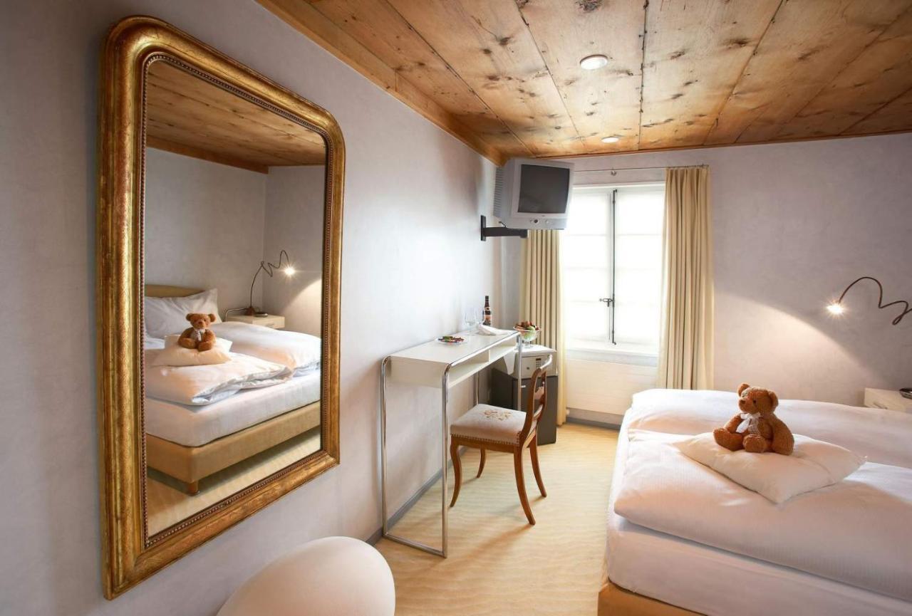 Romantik Hotel De L'Ours Sugiez Luaran gambar
