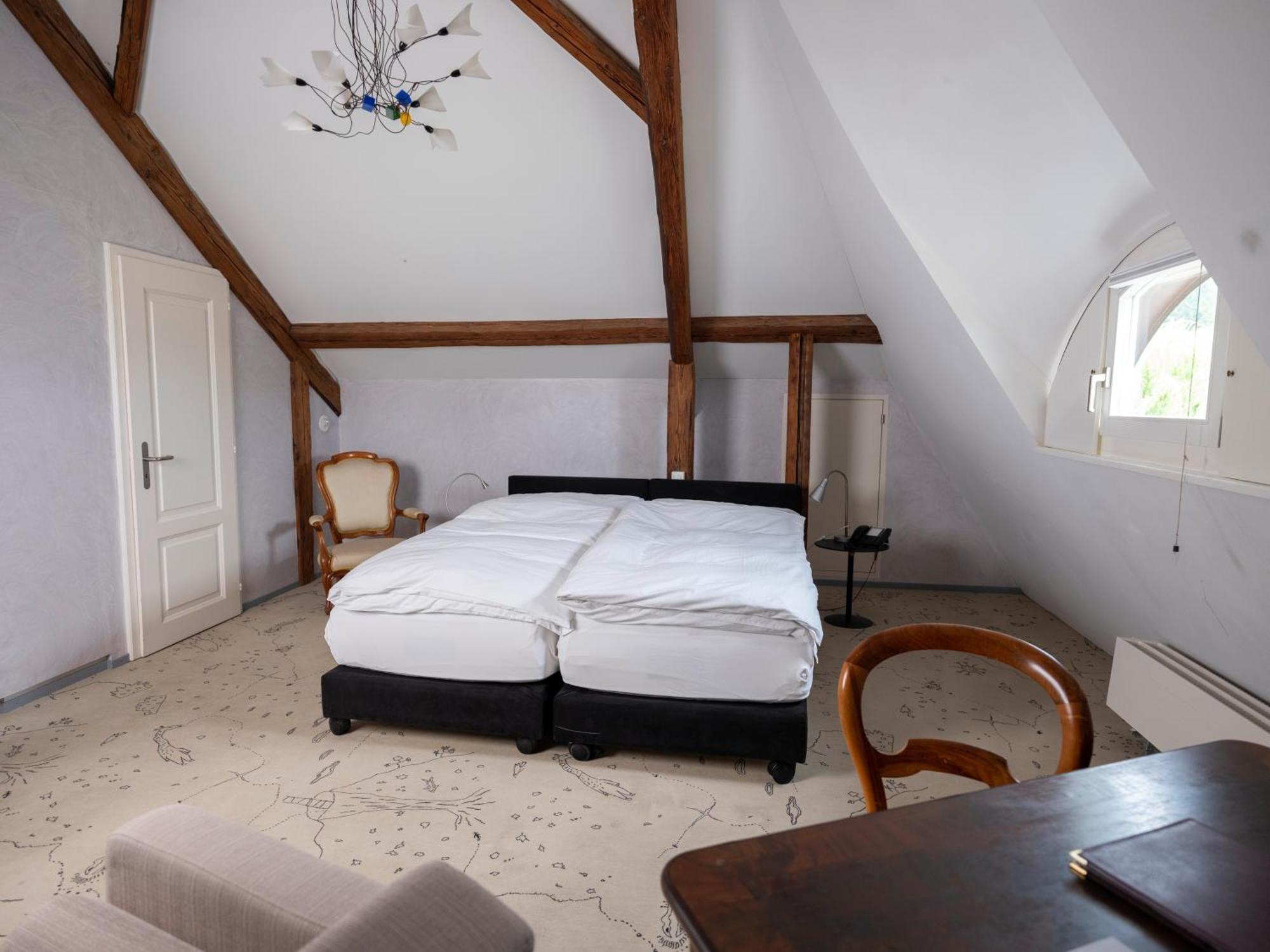 Romantik Hotel De L'Ours Sugiez Luaran gambar