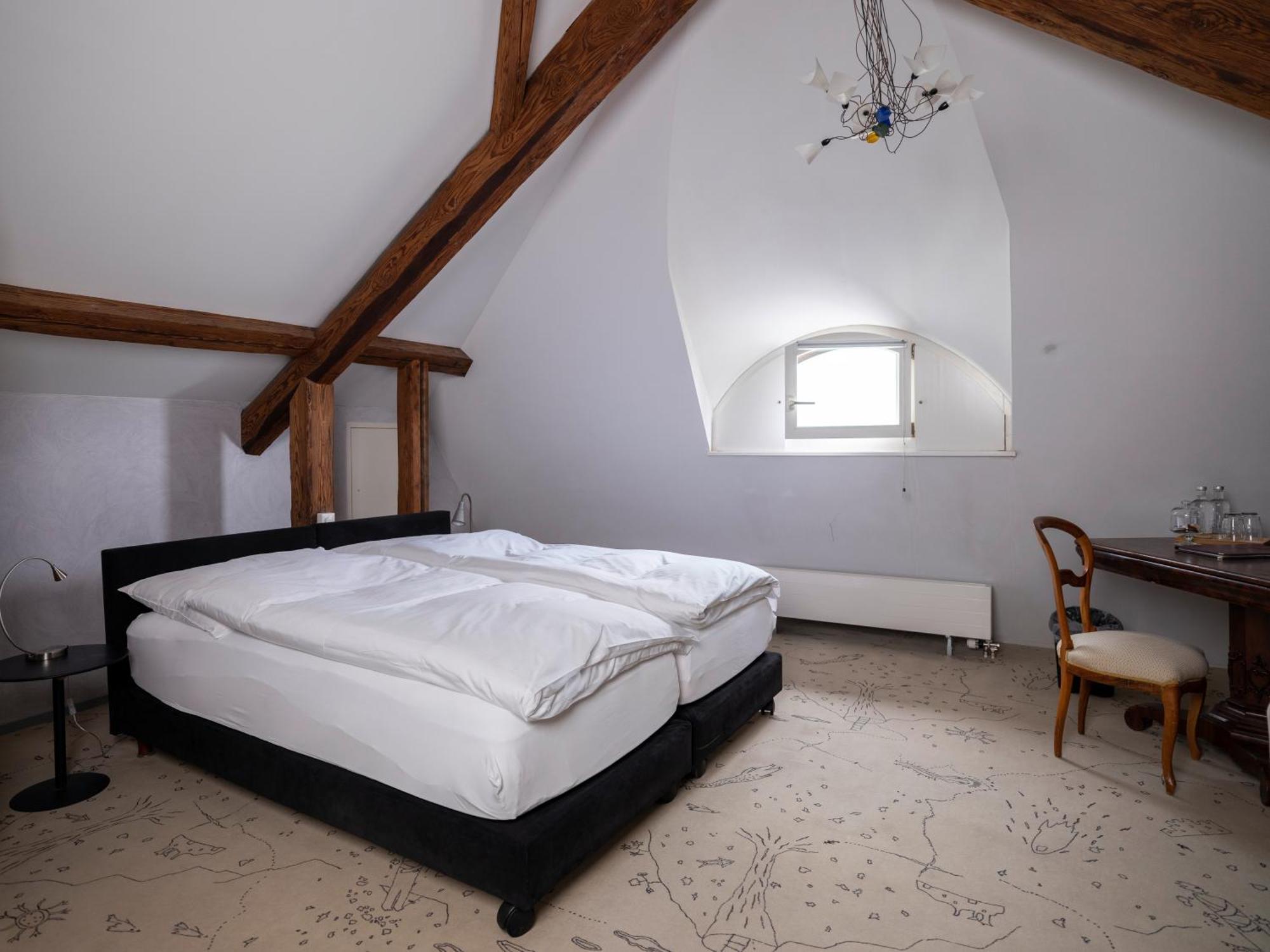Romantik Hotel De L'Ours Sugiez Luaran gambar