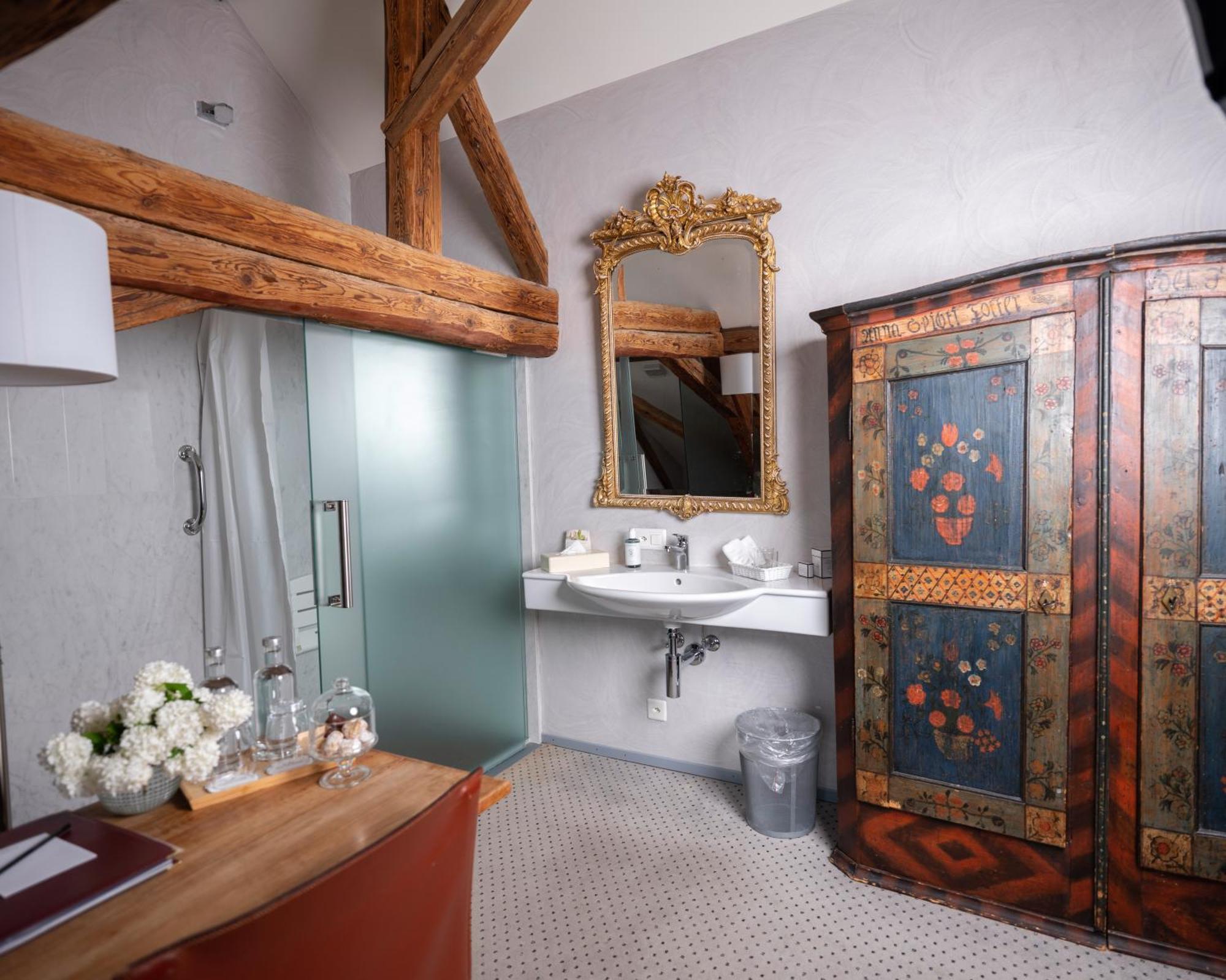 Romantik Hotel De L'Ours Sugiez Luaran gambar