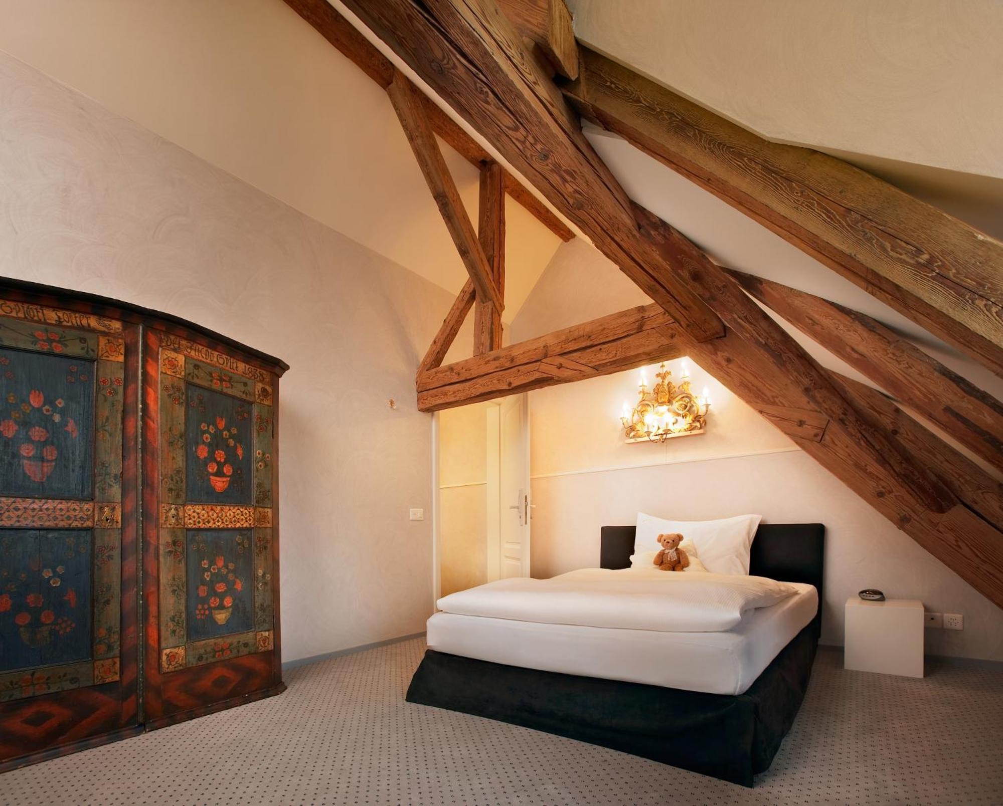 Romantik Hotel De L'Ours Sugiez Luaran gambar