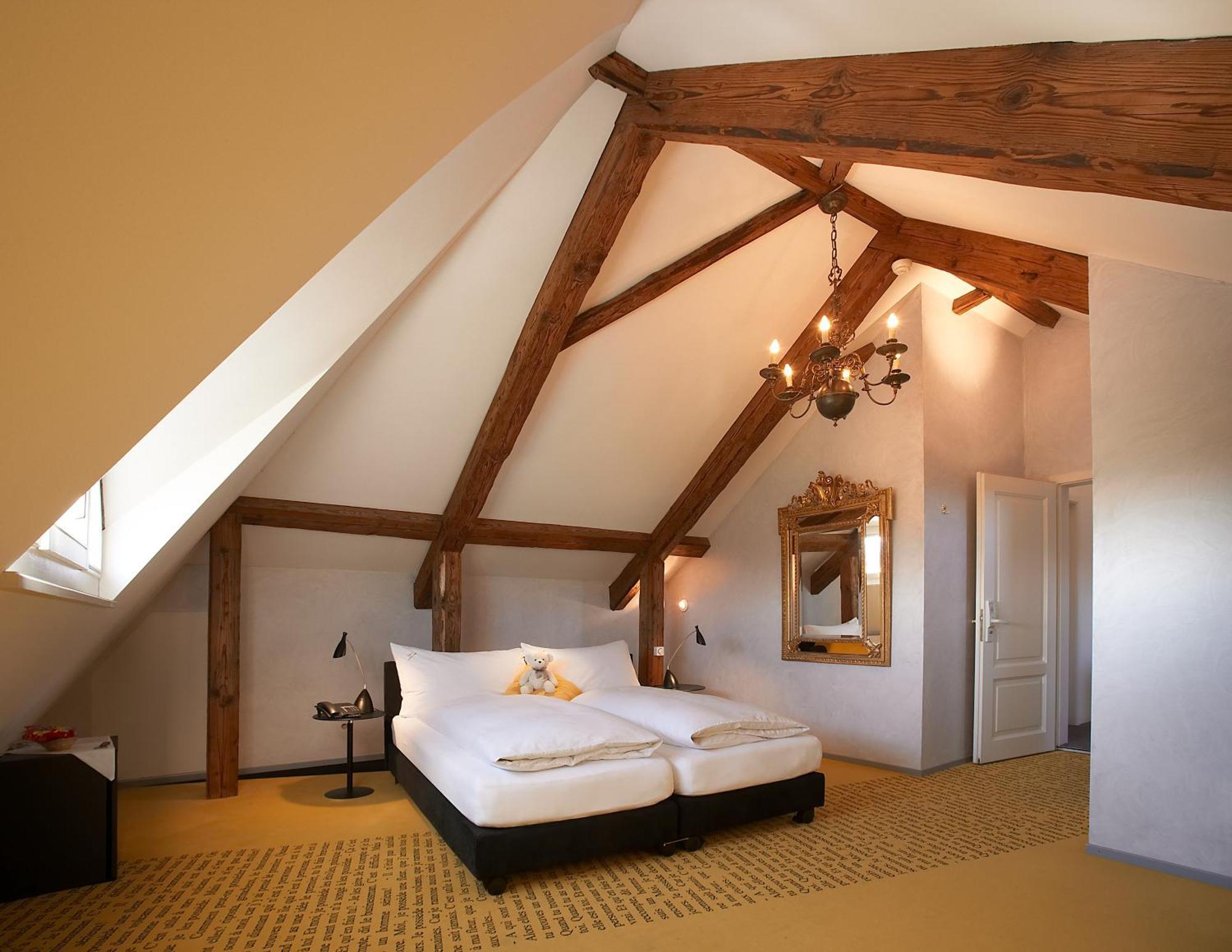 Romantik Hotel De L'Ours Sugiez Luaran gambar